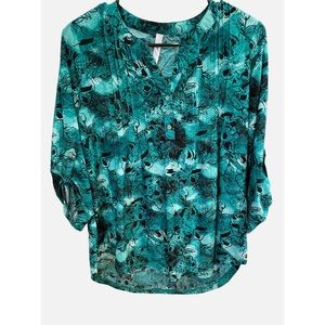 NY Collection Women's 3/4 Roll Tab Sleeve
Knit Y Neck Blouse. Size S. NWOT